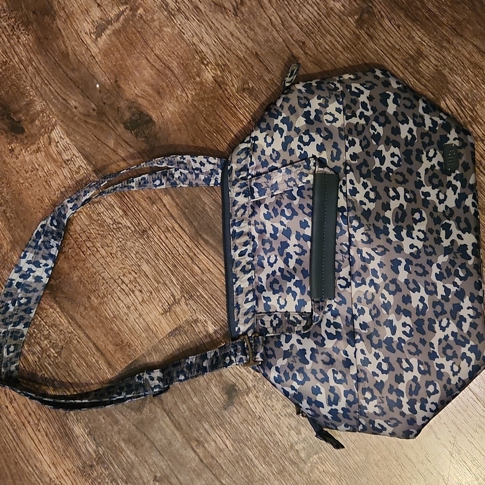 Lug Chomper Insulated Lunch Tote. Leopard Navy. EUC - Picture 9 of 9